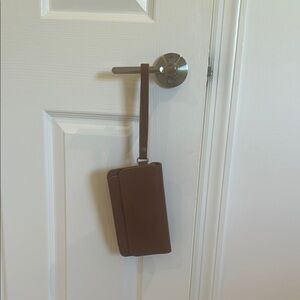 Portland Leather Lily Wristlet in Honey